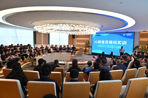 入夏在即，安全先行｜18LUCK股份开展AED与心肺复苏急救培训